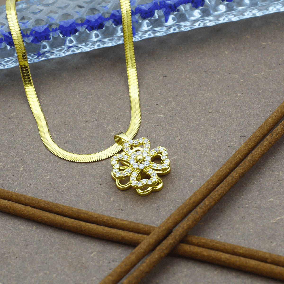 Heart Studded Floral Pendant Necklace