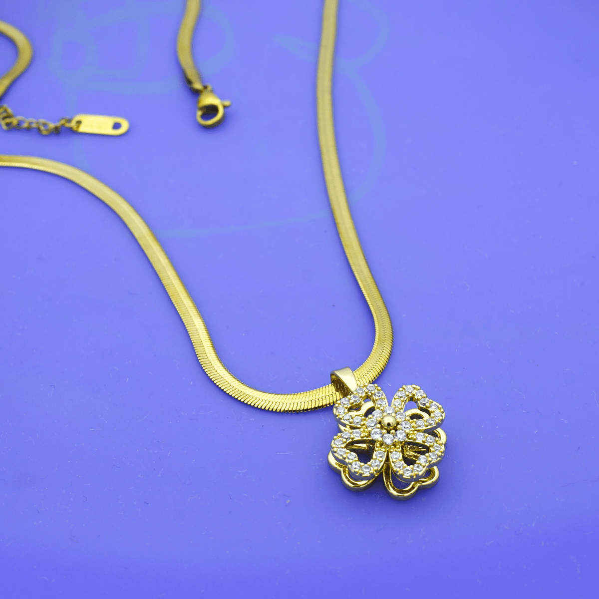 Heart Studded Floral Pendant Necklace2