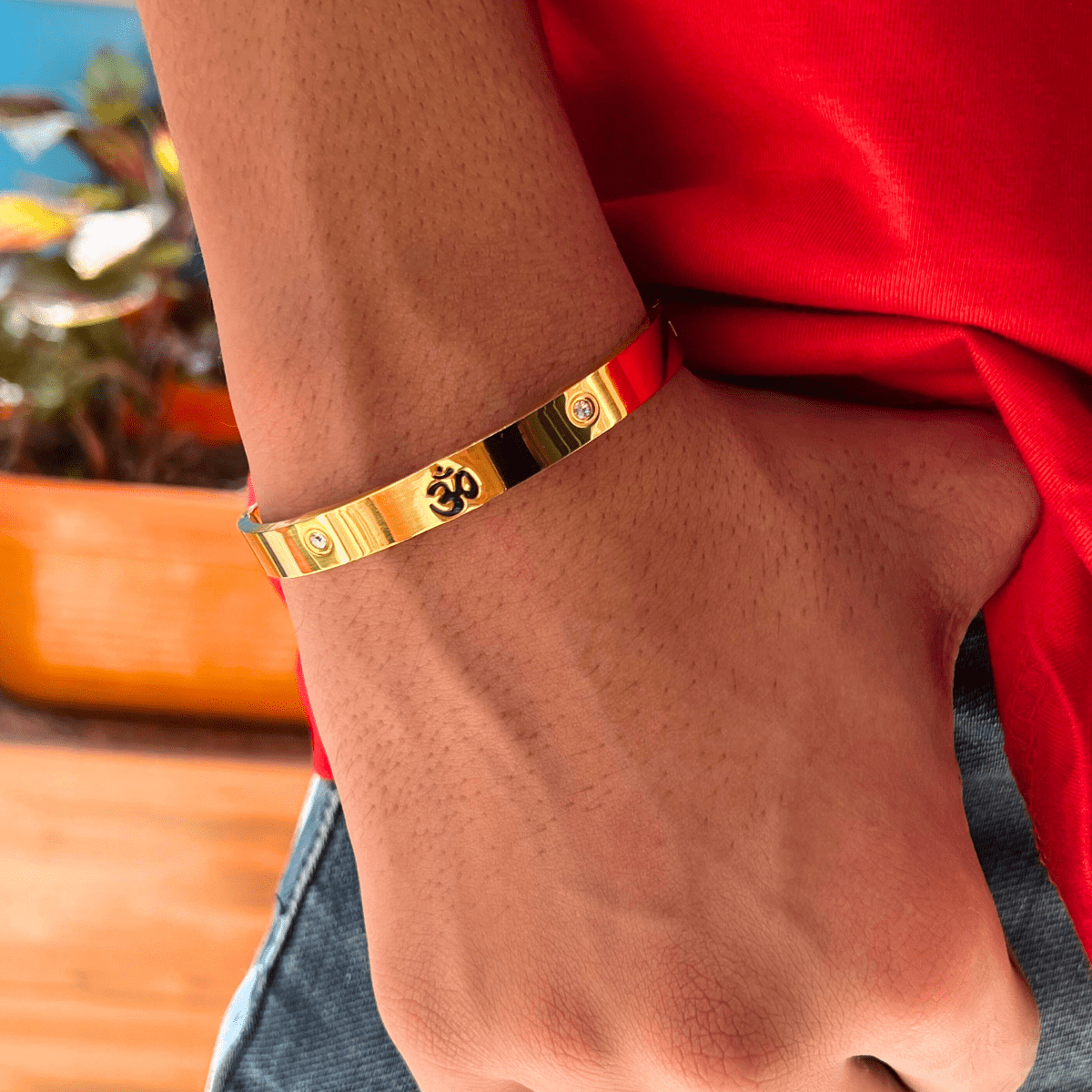 Om Kada for Men with Stones