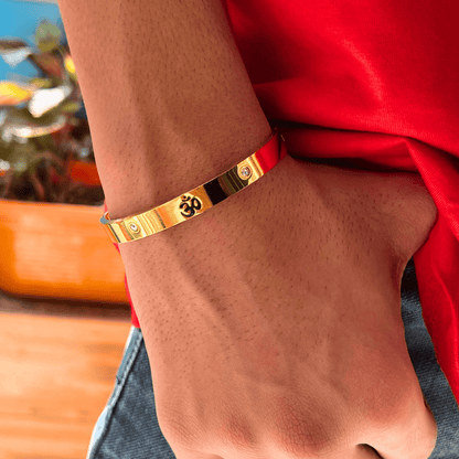 Om Kada for Men with Stones